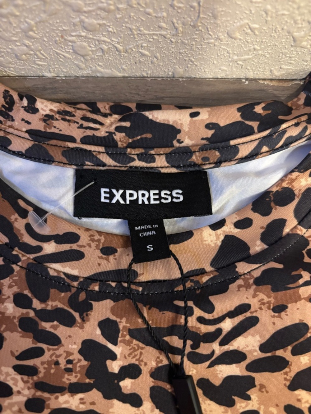 Express Leopard Print Short Sleeve Top in Tan and Black - Picture 2 of 3
